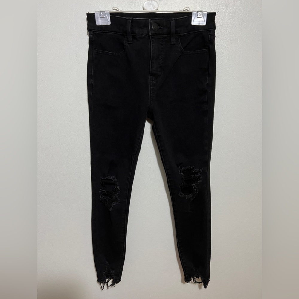 American Eagle High rise Black Distressed Skinny jean size 2 short